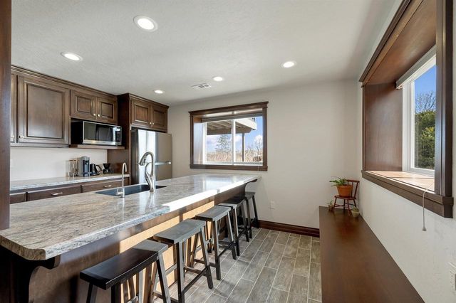 1656 STEINER LANE, Green Bay, WI 54313