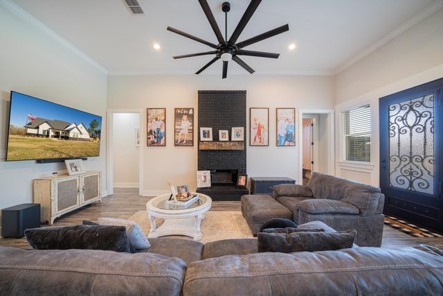 148 Eagle Creek Dr., Diana, TX 75640