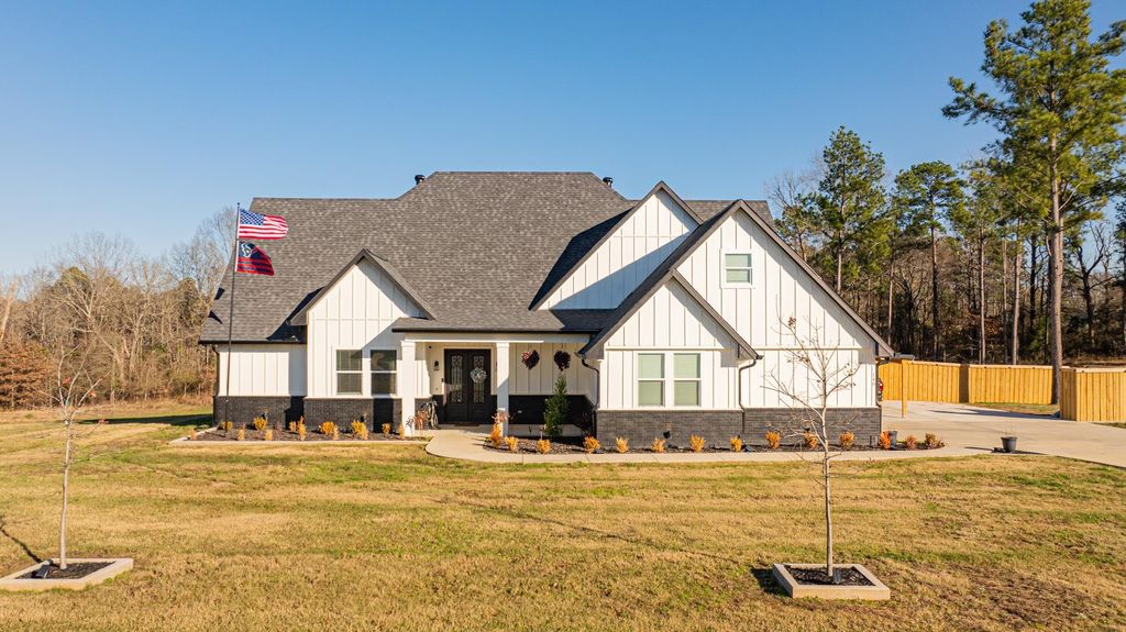 148 Eagle Creek Dr., Diana, TX 75640