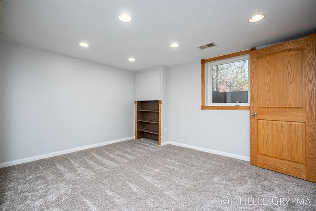 200 Sunset Hills Avenue, Grand Rapids, MI 49534