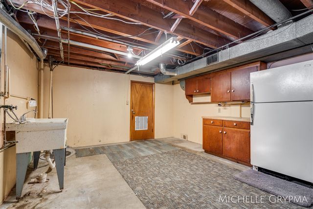 200 Sunset Hills Avenue, Grand Rapids, MI 49534