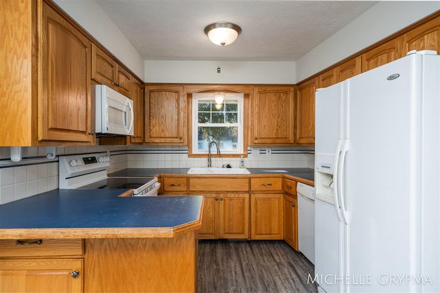 200 Sunset Hills Avenue, Grand Rapids, MI 49534