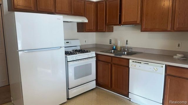 433 Fox Hills Drive, Bloomfield Hills, MI 48304