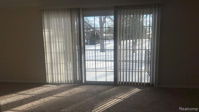 433 Fox Hills Drive, Bloomfield Hills, MI 48304