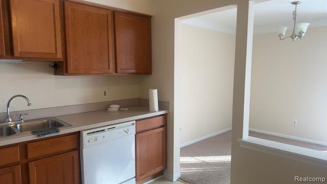 433 Fox Hills Drive, Bloomfield Hills, MI 48304