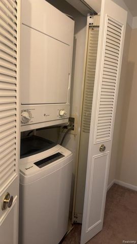 433 Fox Hills Drive, Bloomfield Hills, MI 48304