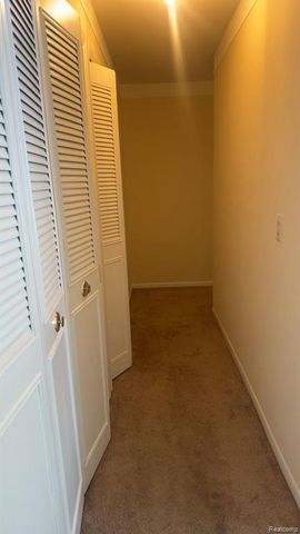 433 Fox Hills Drive, Bloomfield Hills, MI 48304