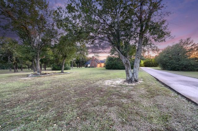 2592 Meadow Way, Terrell, TX 75160