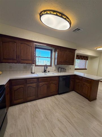 14 SE Camelot Dr., Lawton, OK 73501