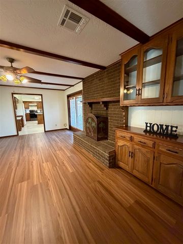 14 SE Camelot Dr., Lawton, OK 73501
