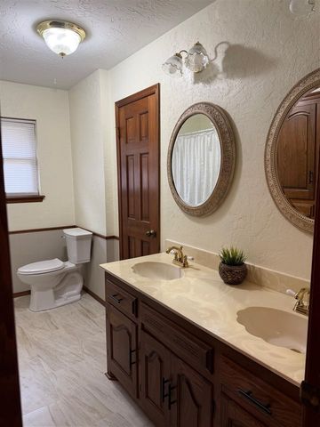 14 SE Camelot Dr., Lawton, OK 73501