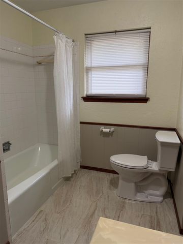 14 SE Camelot Dr., Lawton, OK 73501