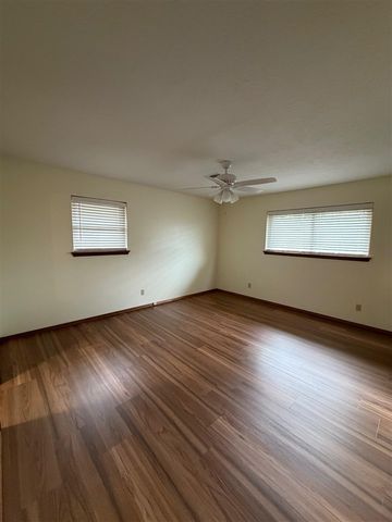 14 SE Camelot Dr., Lawton, OK 73501