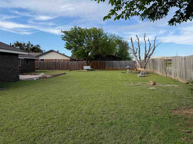 14 SE Camelot Dr., Lawton, OK 73501