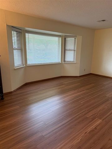 14 SE Camelot Dr., Lawton, OK 73501