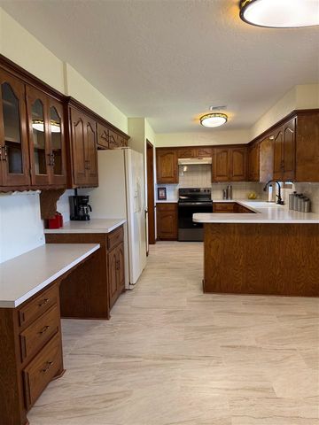 14 SE Camelot Dr., Lawton, OK 73501