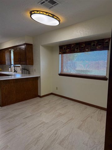 14 SE Camelot Dr., Lawton, OK 73501