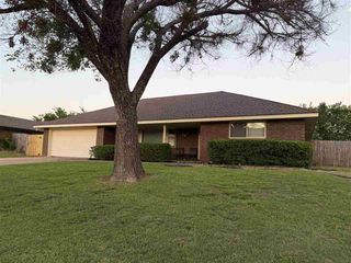 14 SE Camelot Dr., Lawton, OK 73501