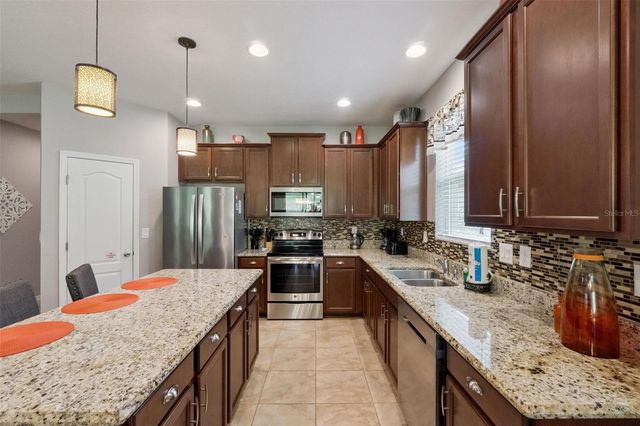 457 BRIDGEFORD CROSSING BOULEVARD, Davenport, FL 33837