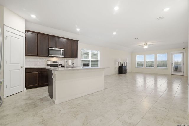 4331 W Vasquez Cir, Converse, TX 78109