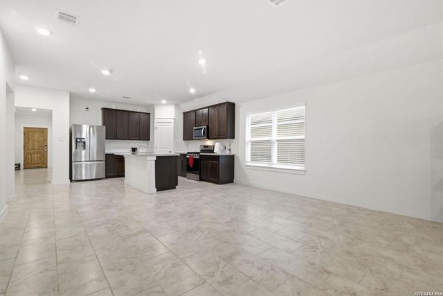 4331 W Vasquez Cir, Converse, TX 78109