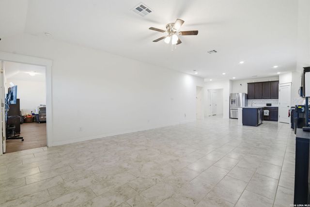 4331 W Vasquez Cir, Converse, TX 78109