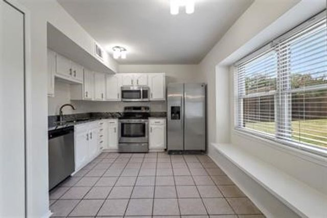 2601 Knoll Trail, Euless, TX 76039