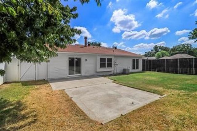 2601 Knoll Trail, Euless, TX 76039