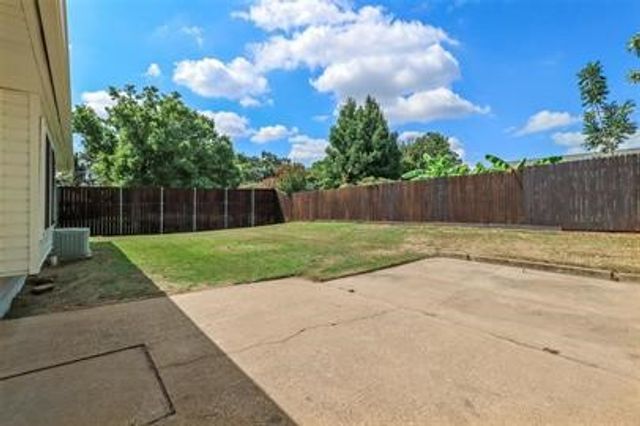 2601 Knoll Trail, Euless, TX 76039