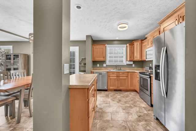 1209 Meachem Dr, Clarksville, TN 37042