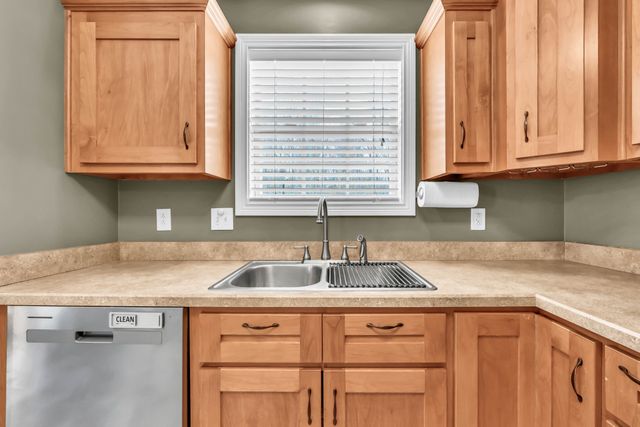 1209 Meachem Dr, Clarksville, TN 37042