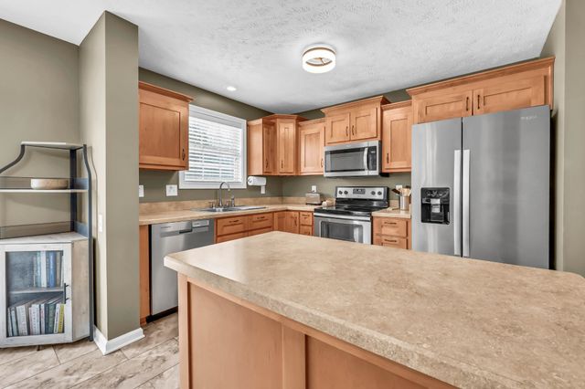 1209 Meachem Dr, Clarksville, TN 37042