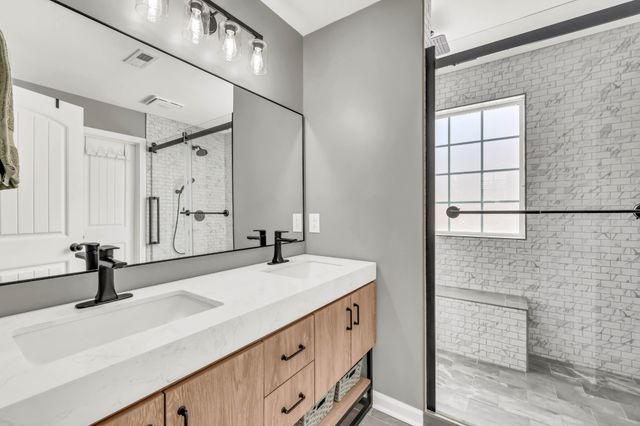 1209 Meachem Dr, Clarksville, TN 37042