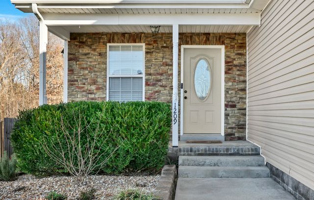 1209 Meachem Dr, Clarksville, TN 37042