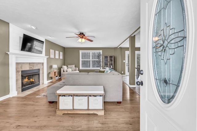 1209 Meachem Dr, Clarksville, TN 37042