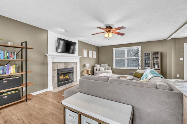 1209 Meachem Dr, Clarksville, TN 37042