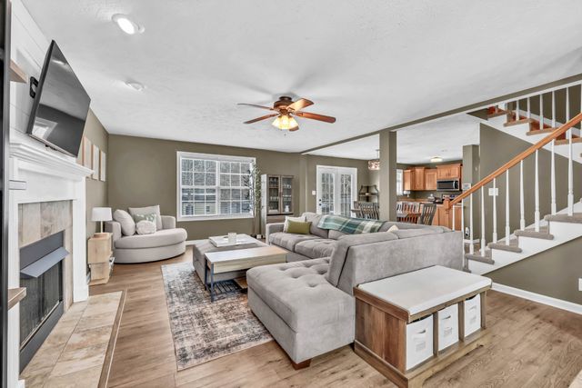 1209 Meachem Dr, Clarksville, TN 37042