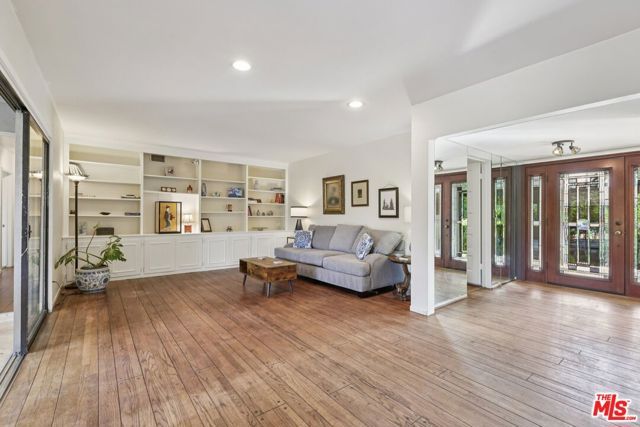 4511 Jubilo Drive, Tarzana (los Angeles), CA 91356