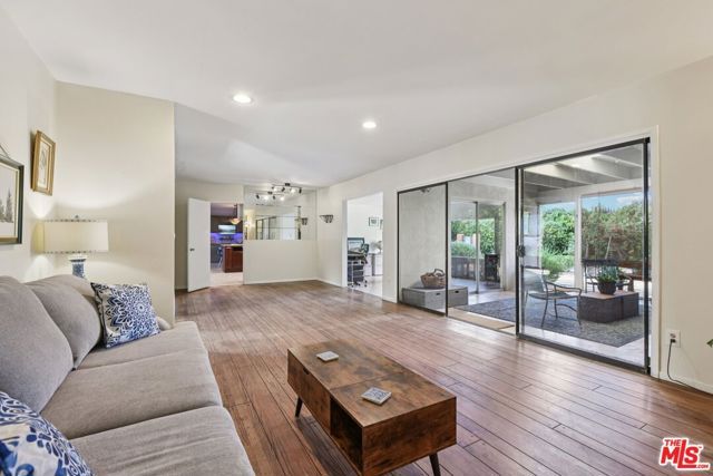 4511 Jubilo Drive, Tarzana (los Angeles), CA 91356