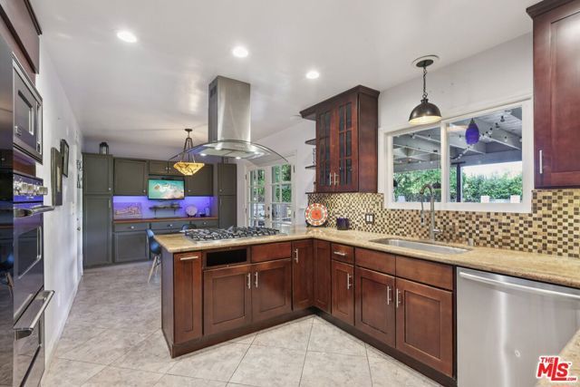 4511 Jubilo Drive, Tarzana (los Angeles), CA 91356