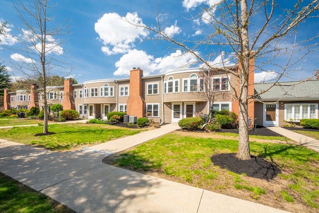75 Page Road 16, Bedford, MA 01730