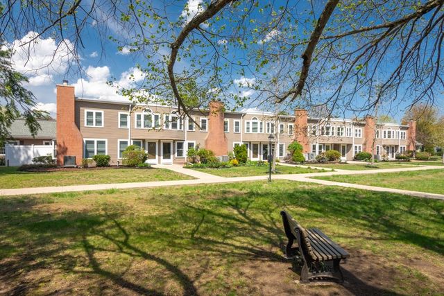 75 Page Road 16, Bedford, MA 01730