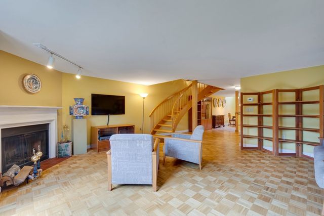 75 Page Road 16, Bedford, MA 01730