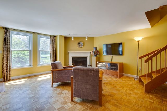 75 Page Road 16, Bedford, MA 01730