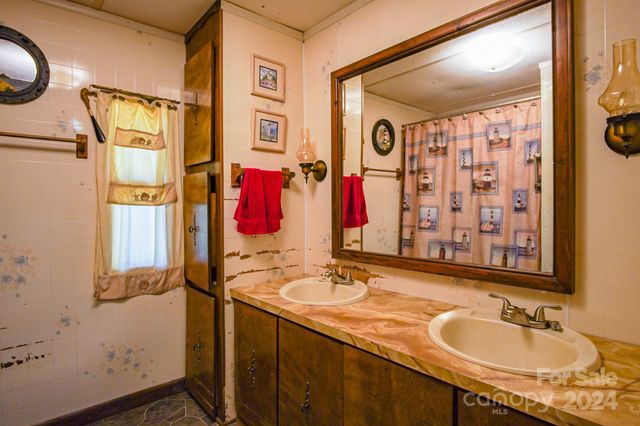 4537 Sunrise Beach Road, Catawba, NC 28609