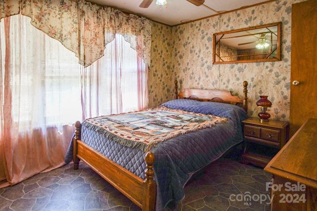 4537 Sunrise Beach Road, Catawba, NC 28609