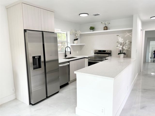 2508 Mckinley St, Hollywood, FL 33020