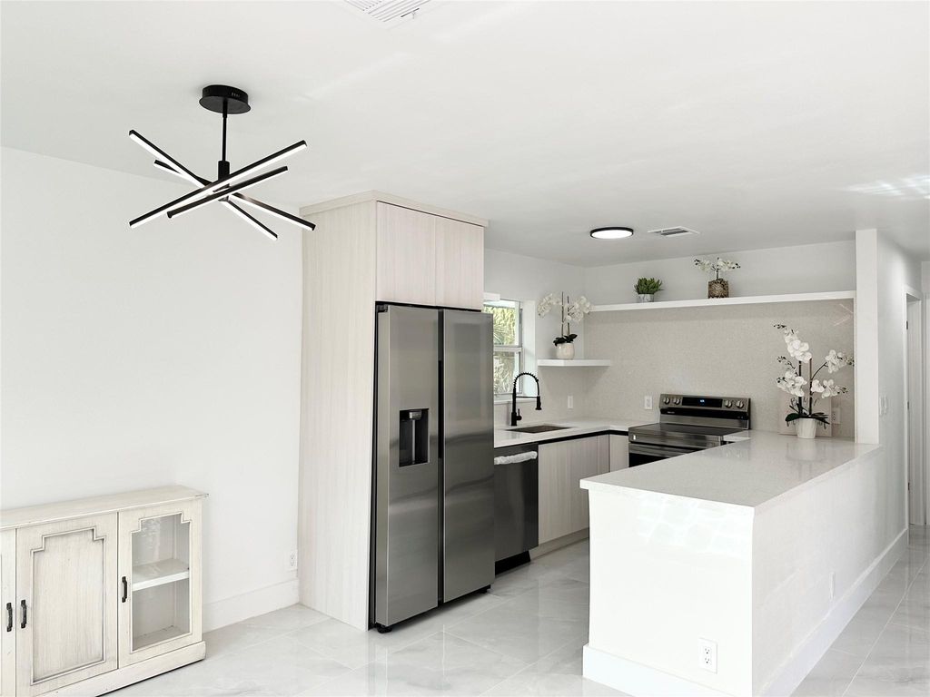 2508 Mckinley St, Hollywood, FL 33020