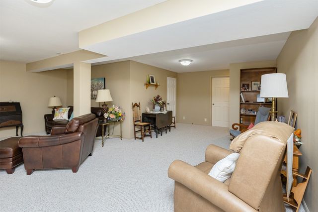 1665 SE Holiday Crest Circle, Waukee, IA 50263