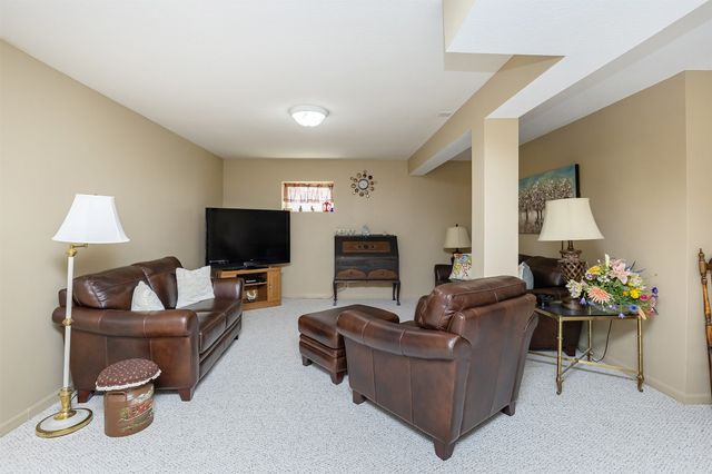 1665 SE Holiday Crest Circle, Waukee, IA 50263